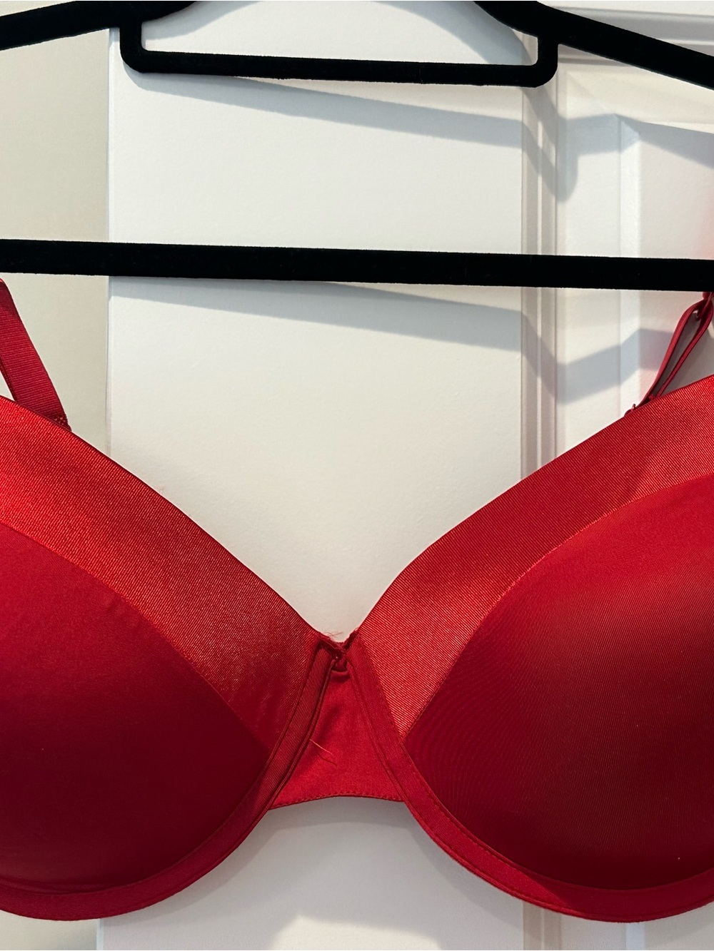Red Women's T-Shirt Bra - Classic Smooth Support 42D